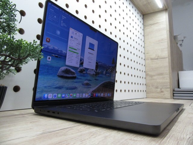 Apple MacBook Pro 16” (2023, M3 Pro) – Liquid Retina XDR + ProMotion 120 Hz, akár 22 óra – 36 GB RAM – 500 GB SSD – Használt, karcmentes – 133 ciklus / 90% akku – 3 hónap garancia