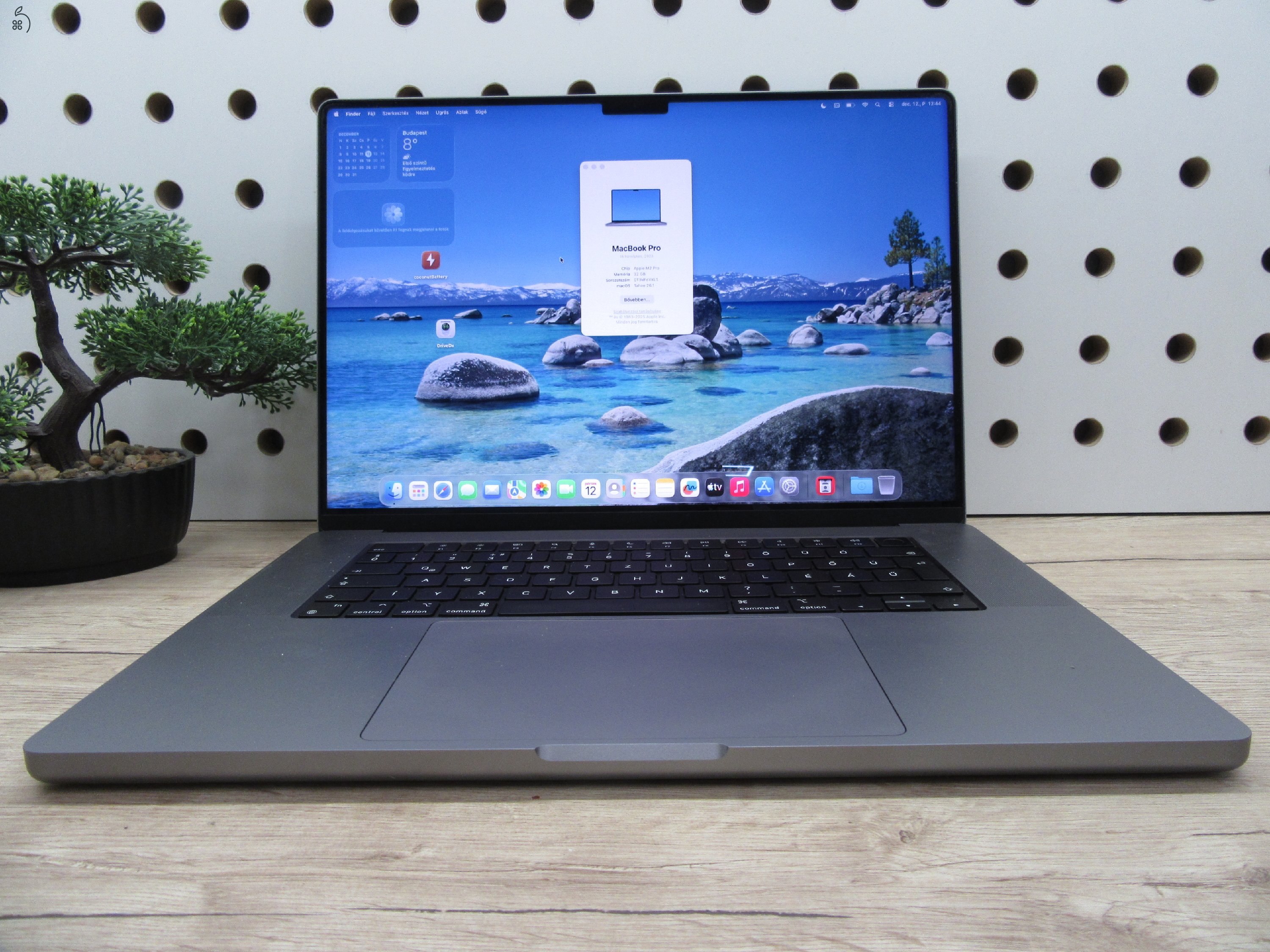 pple MacBook Pro 16” (2023, M2 Pro) – Liquid Retina XDR + ProMotion 120 Hz, 32 GB, villámgyors – Használt, karcmentes – 3 hónap garancia - 73 töltési ciklus