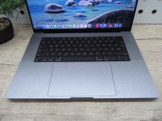 pple MacBook Pro 16” (2023, M2 Pro) – Liquid Retina XDR + ProMotion 120 Hz, 32 GB, villámgyors – Használt, karcmentes – 3 hónap garancia - 73 töltési ciklus