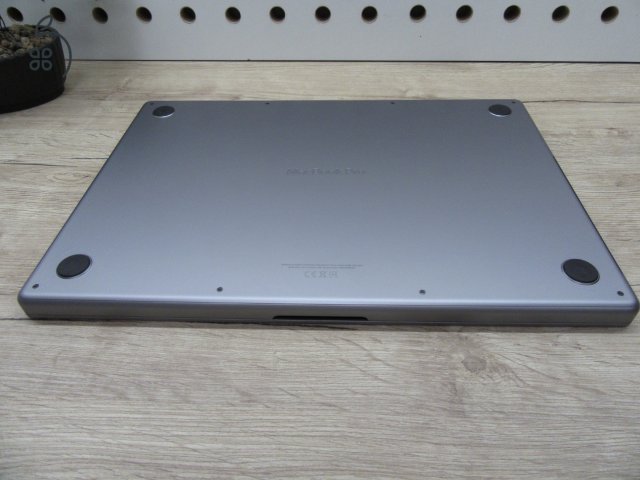 Apple MacBook Pro 16” – M1 Pro, 32 GB, 512 GB – Prémium kijelző, egész napos akku – Használt, karcmentes – 3 hónap garancia - 166 töltési ciklus