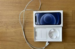 Hibátlanul működő kártyafüggetlen iPhone 12 (64 GB) új bőrtokkal