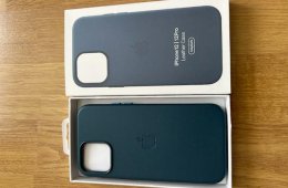 Hibátlanul működő kártyafüggetlen iPhone 12 (64 GB) új bőrtokkal