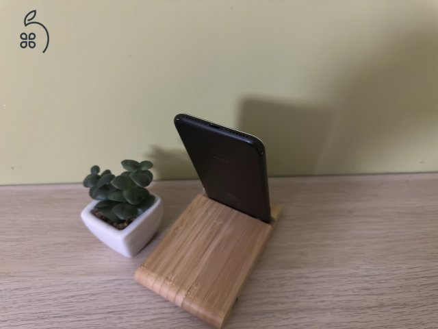 Eladó iPhone 7 | 32 GB | 100% akkumulátor | fekete ház / fehér előlap