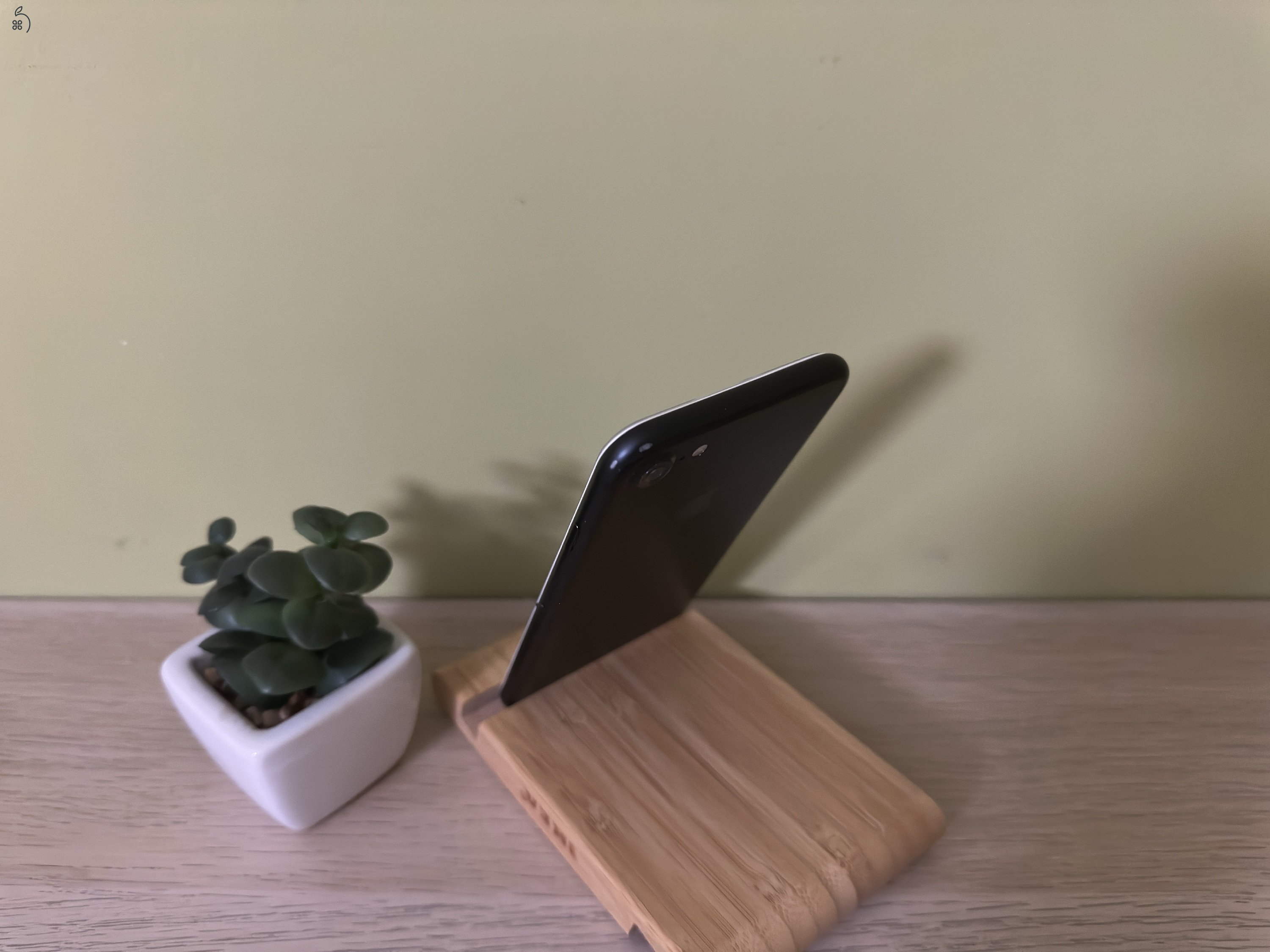 Eladó iPhone 7 | 32 GB | 100% akkumulátor | fekete ház / fehér előlap