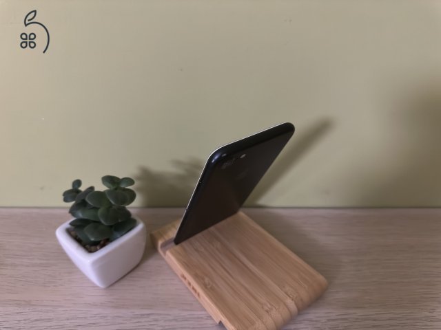 Eladó iPhone 7 | 32 GB | 100% akkumulátor | fekete ház / fehér előlap