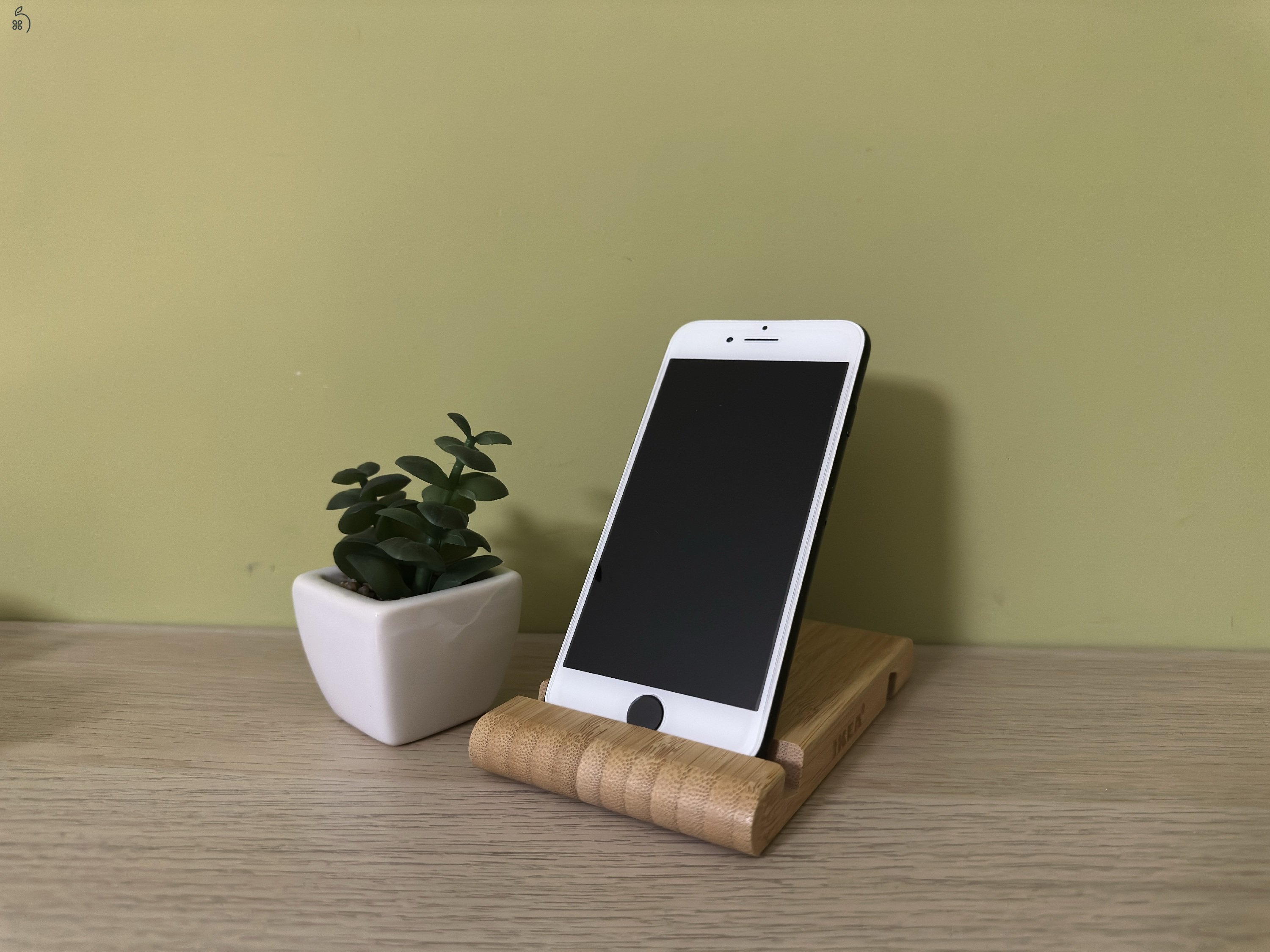 Eladó iPhone 7 | 32 GB | 100% akkumulátor | fekete ház / fehér előlap