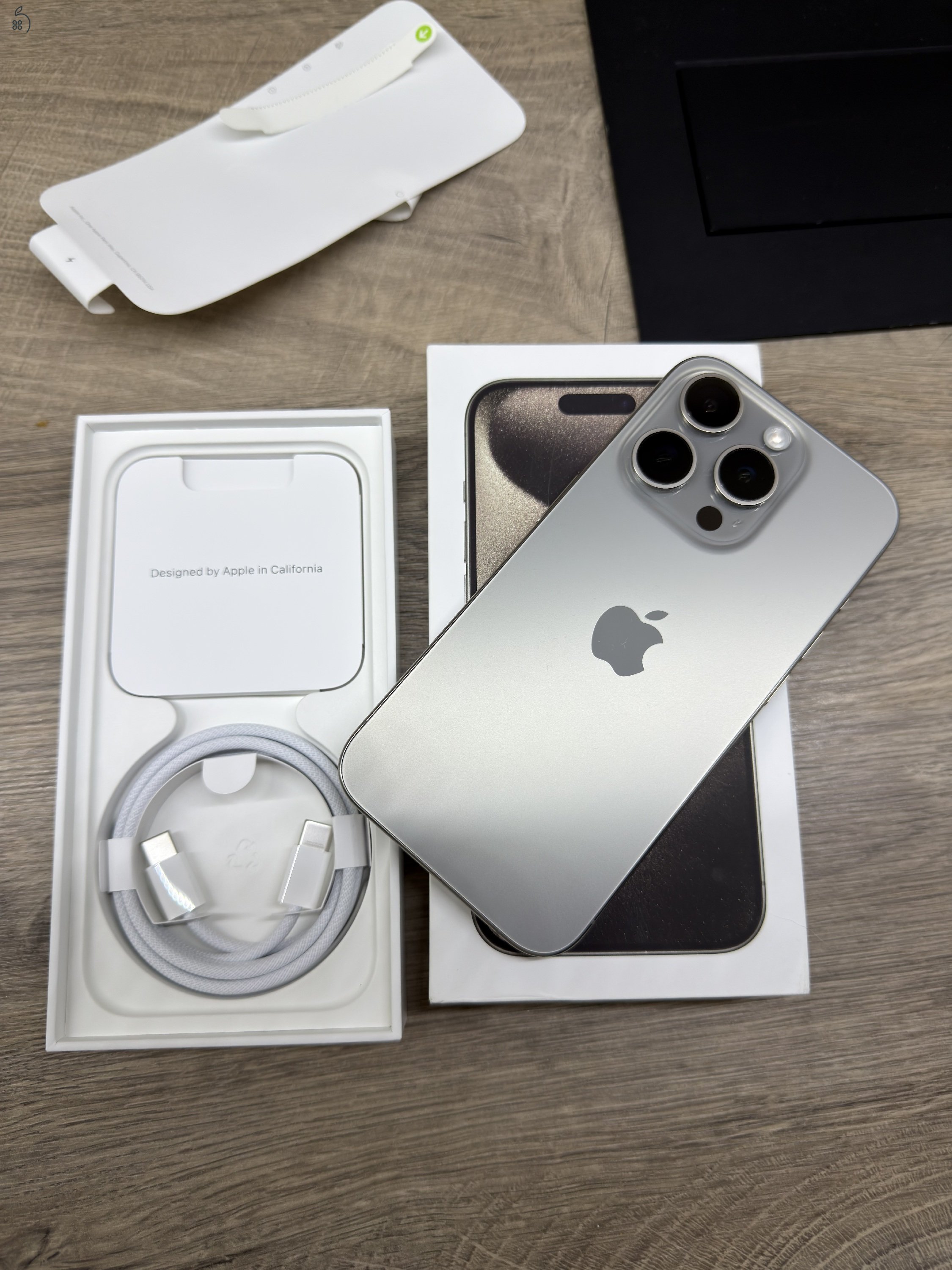 Iphone 15 pro 256 gb natúr titán hibátlan telefon eladó