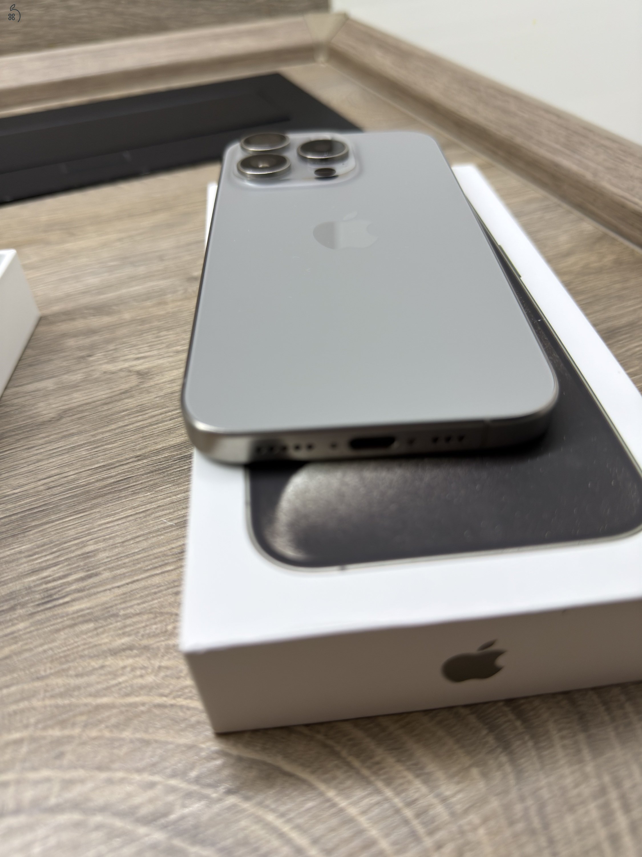 Iphone 15 pro 256 gb natúr titán hibátlan telefon eladó