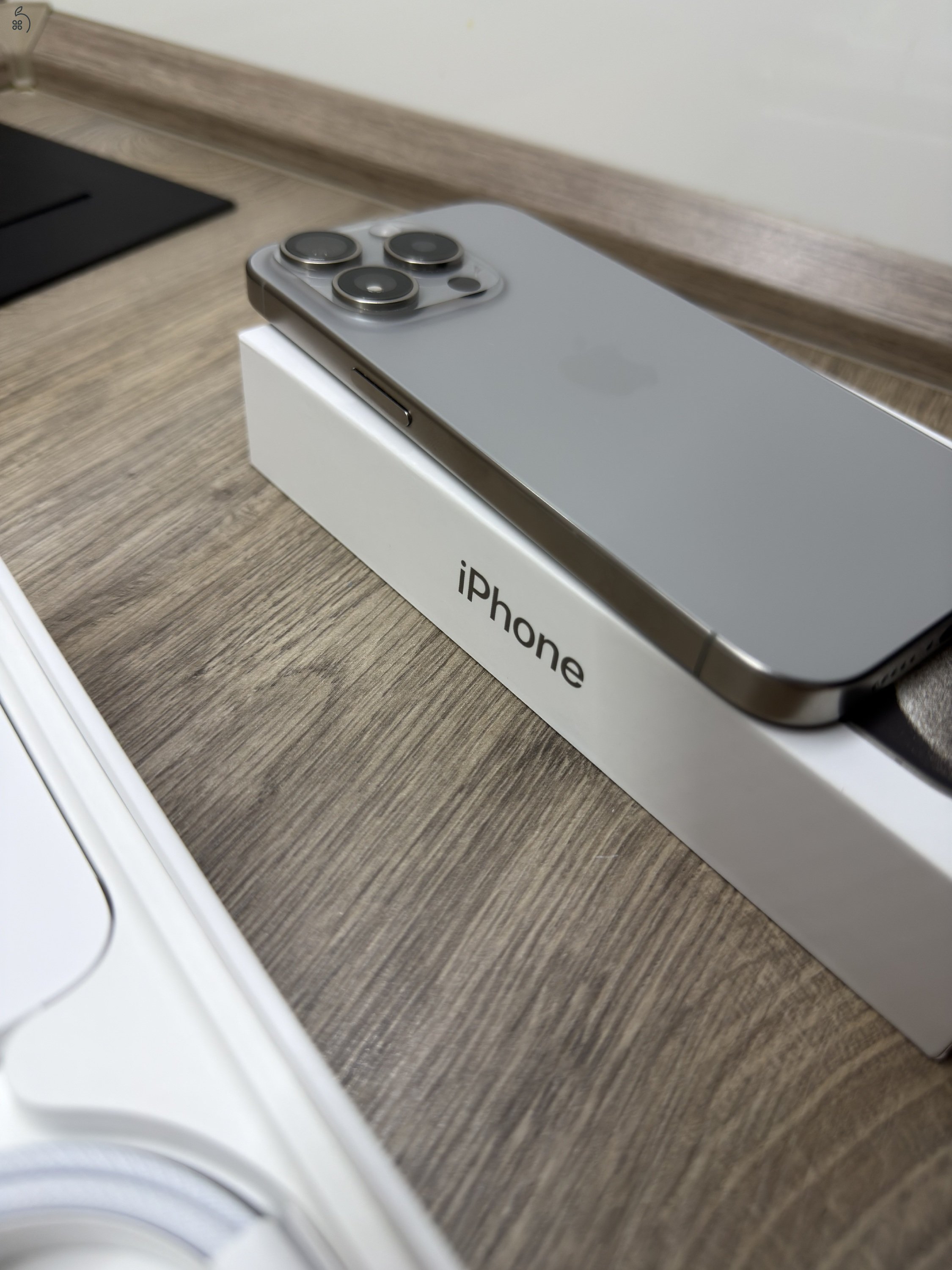 Iphone 15 pro 256 gb natúr titán hibátlan telefon eladó