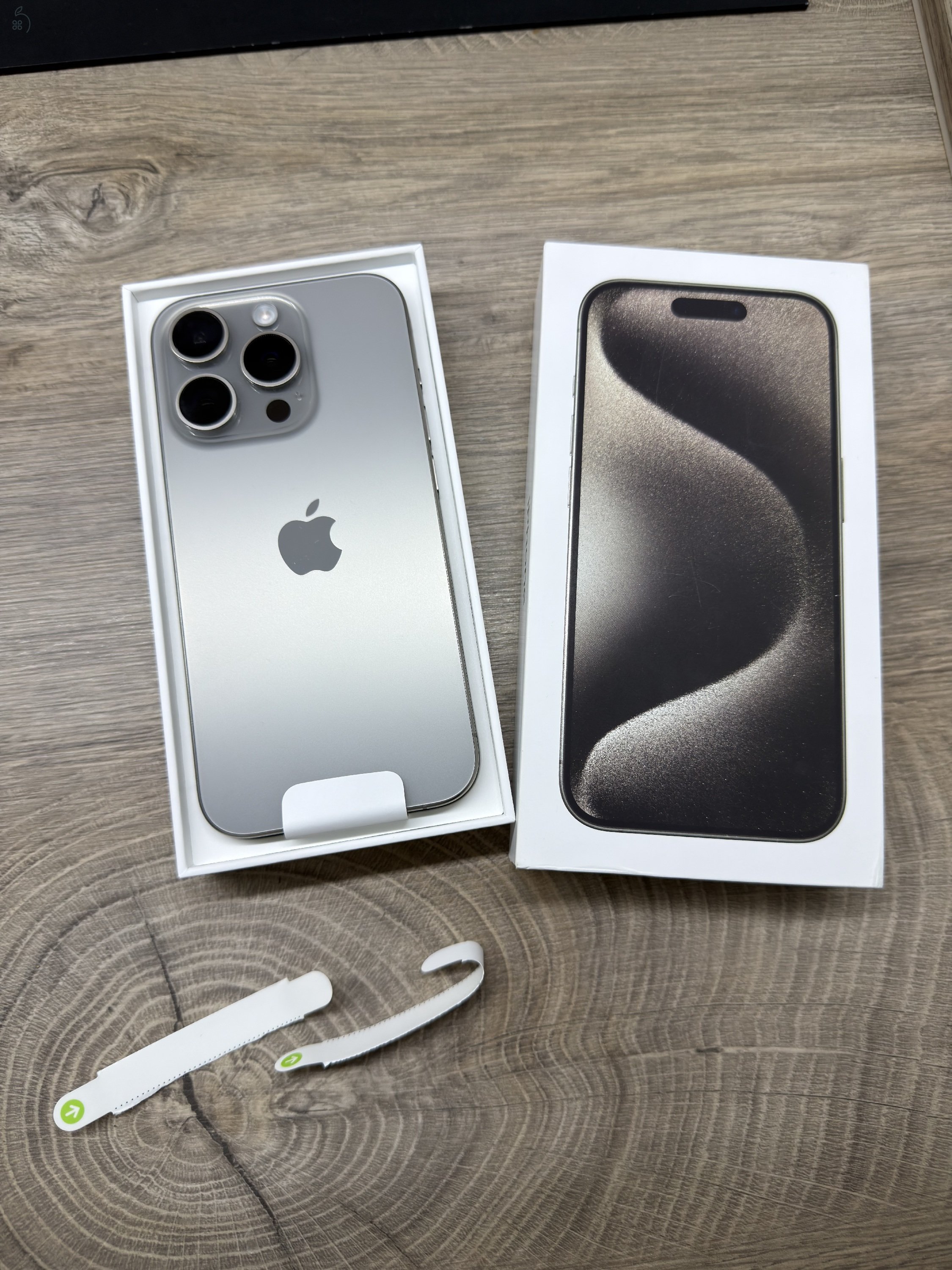Iphone 15 pro 256 gb natúr titán hibátlan telefon eladó