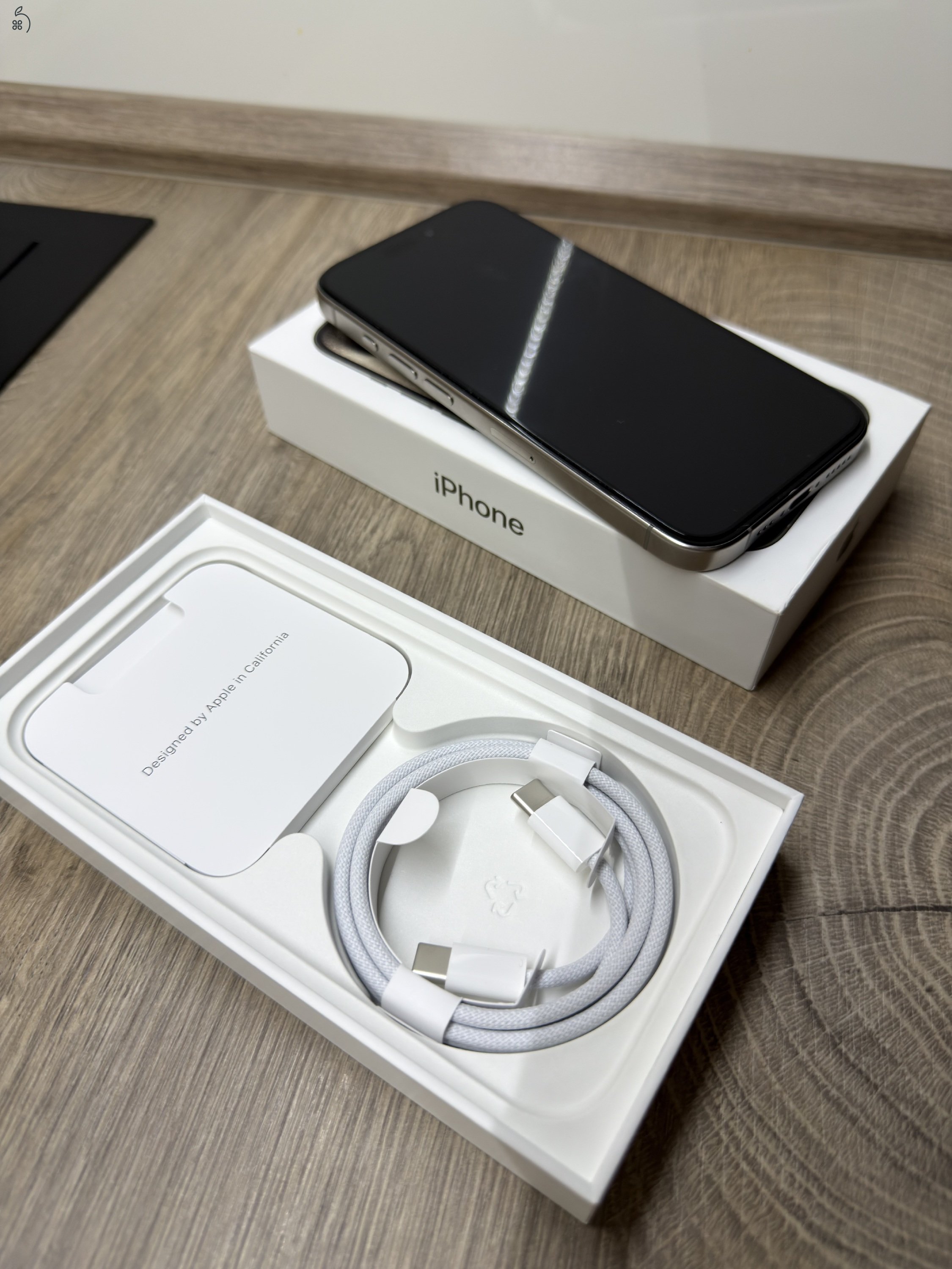 Iphone 15 pro 256 gb natúr titán hibátlan telefon eladó