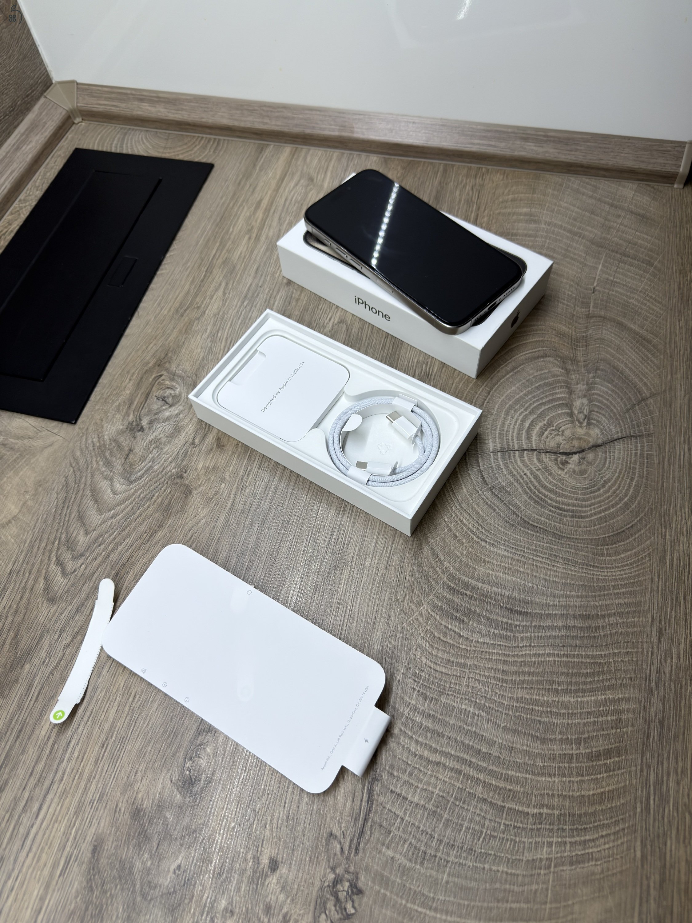 Iphone 15 pro 256 gb natúr titán hibátlan telefon eladó