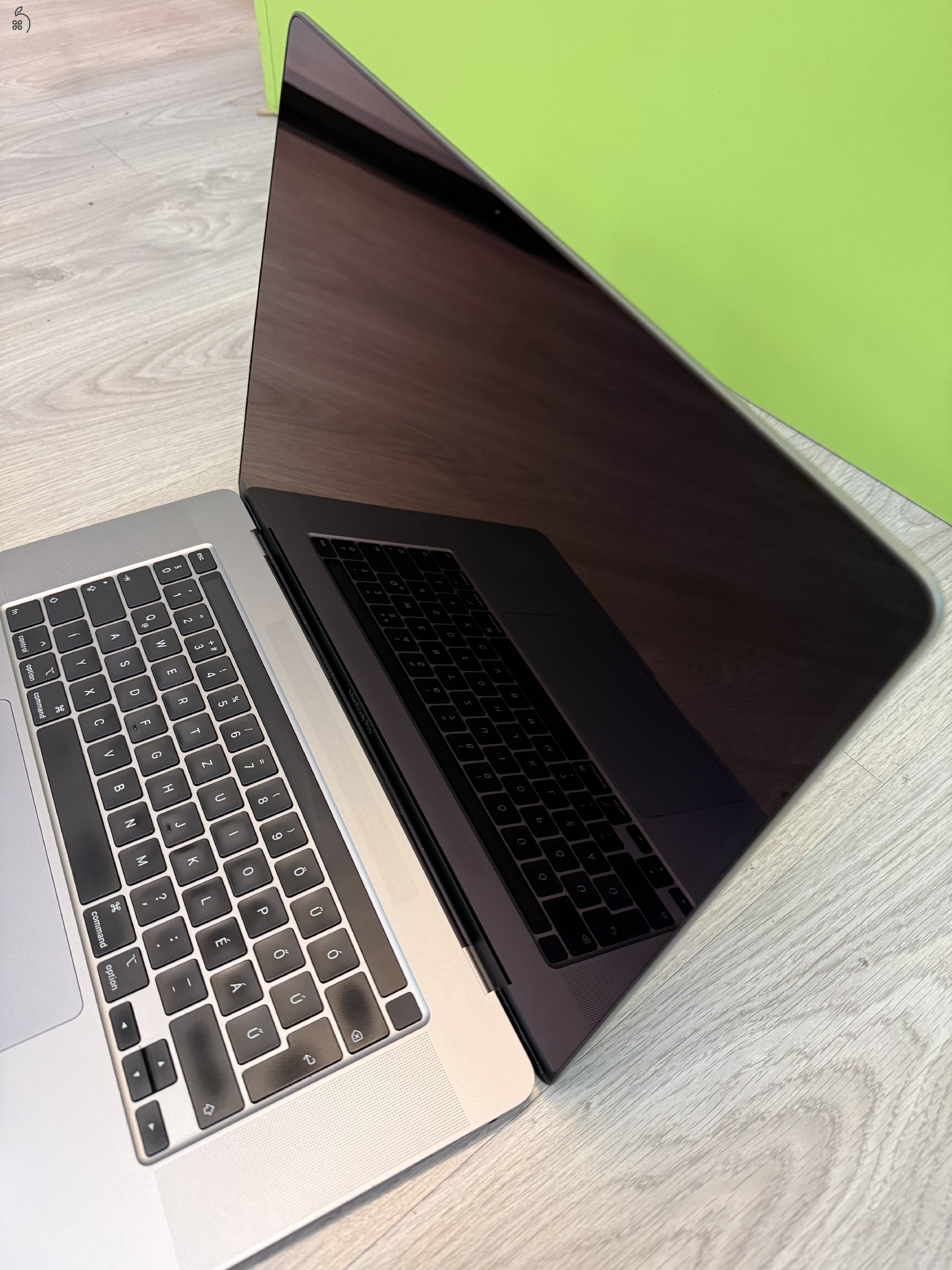 Apple Macbook Pro 2019 16 Touchbar i9 2.3/16GB/1TB/Radeon Pro 5500M eladó!