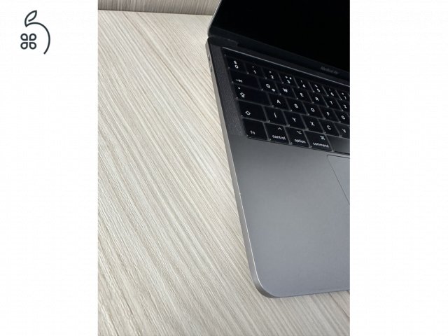 MacBook Pro i5 13” / 8 GB RAM / 512 GB SSD / Touch Bar / Space Grey / HUN billentyűzet / Megkímélt