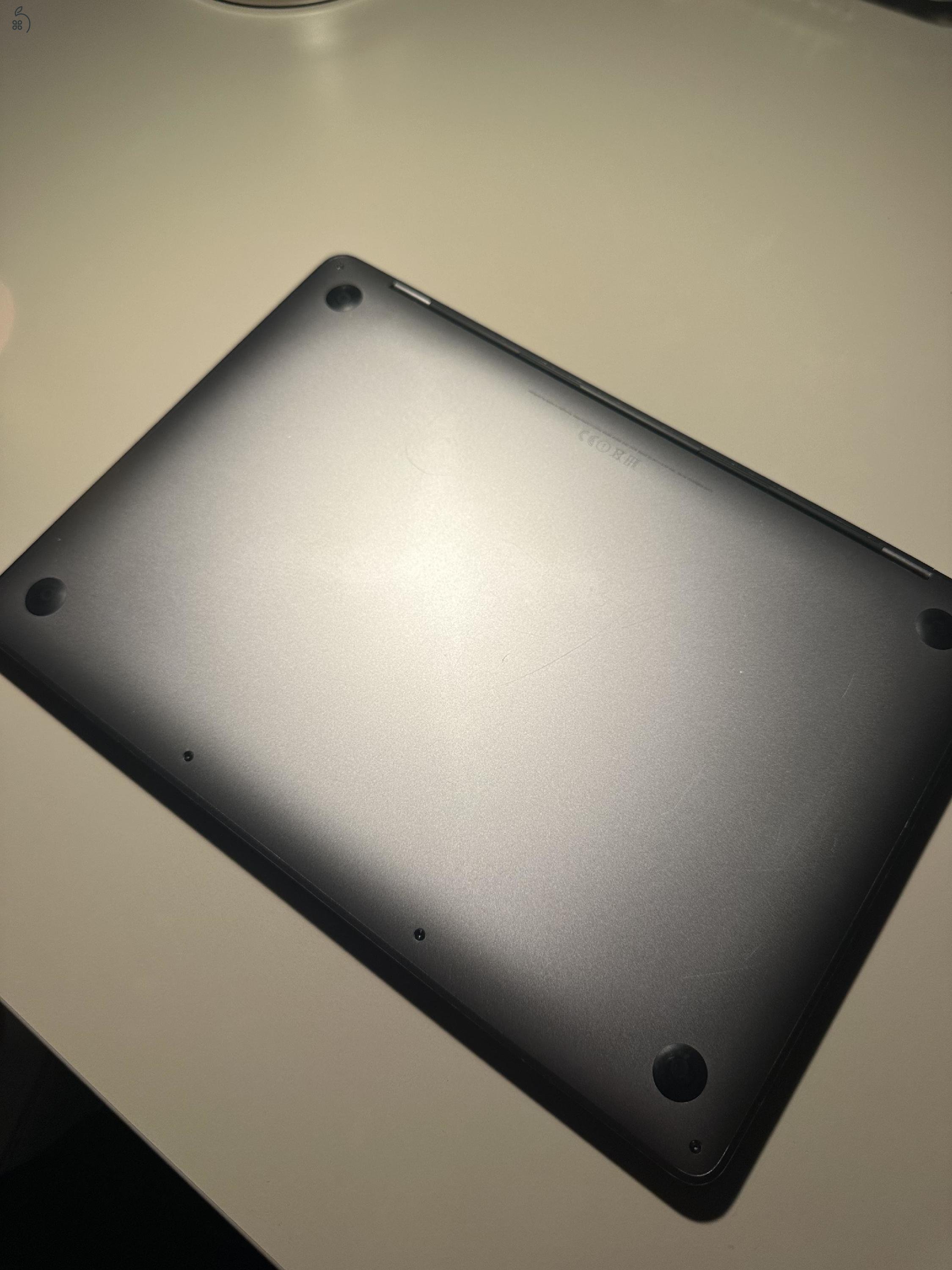 MacBook Pro 2016 Retina 256GB - 8GB (141 ciklus) Space gray