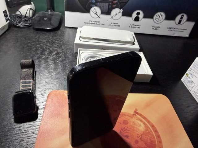 Eladó iphone 15 ajandék watch 4