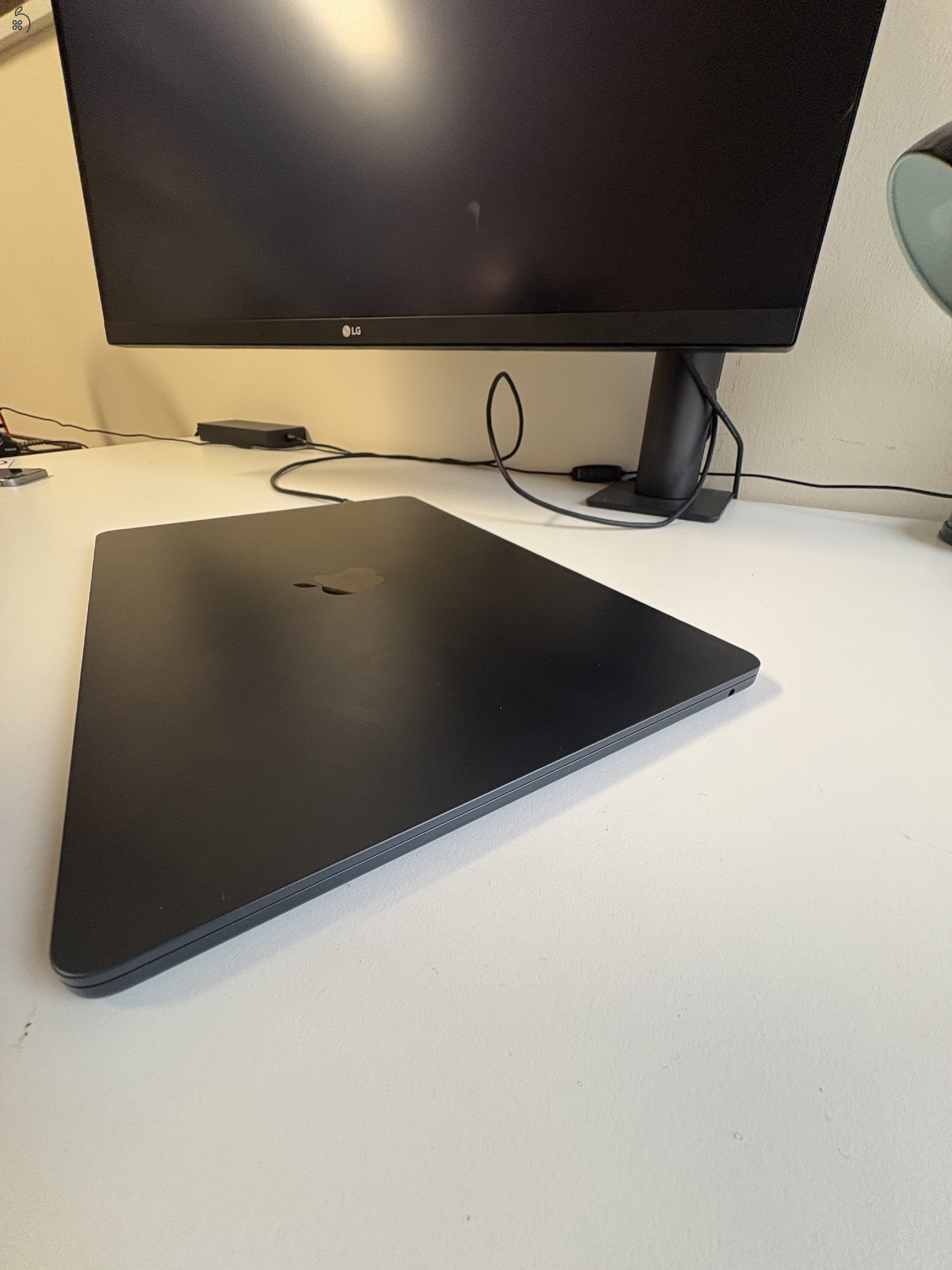 Eladó MacBook Air 15” M4 – 16 GB RAM / 512 GB 