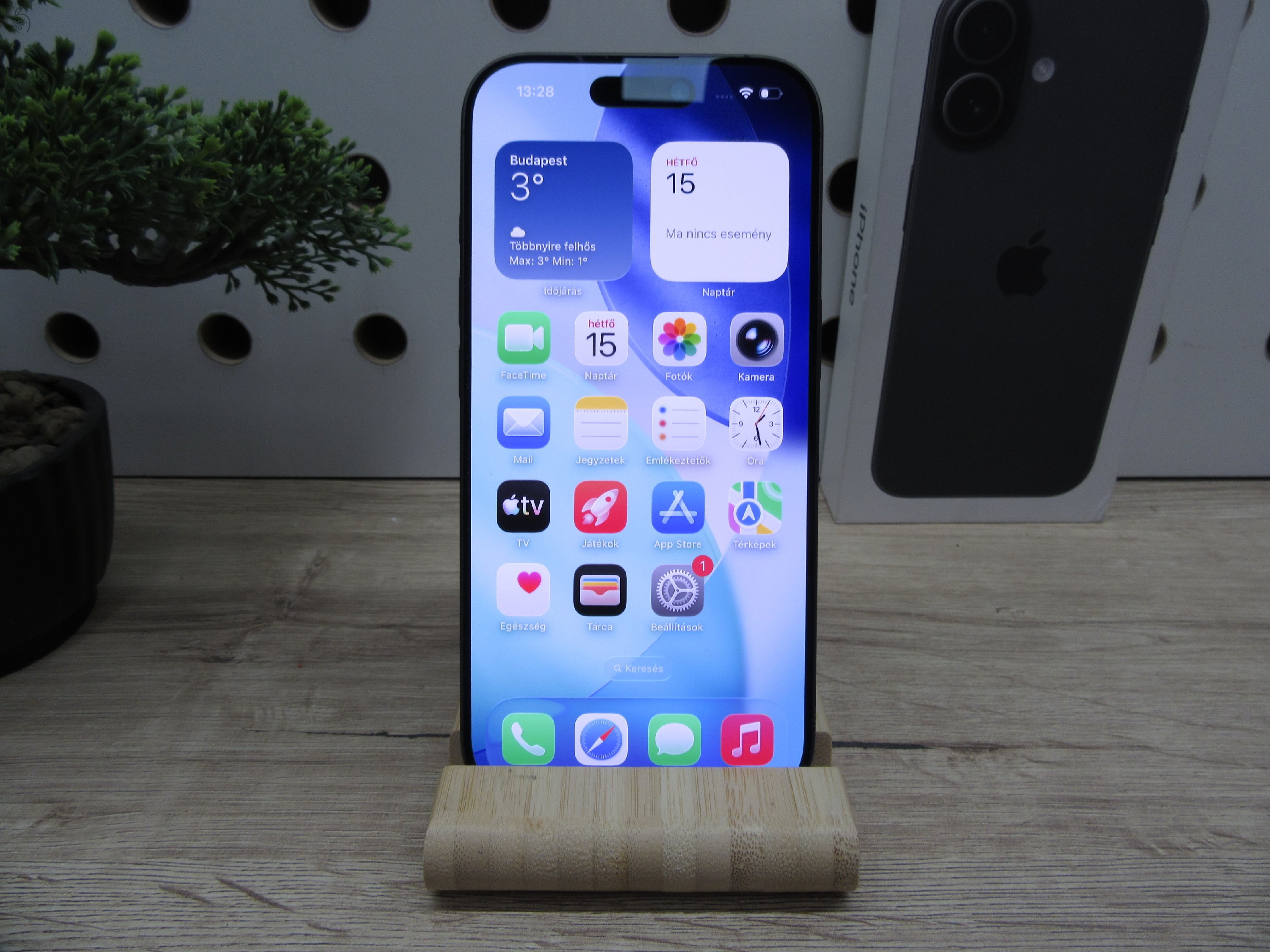 Apple iPhone 17 – Black – 256 GB – Pro kijelző, ultra éles fotók, 100% akku – Használt, újszerű – Apple garancia 2026.12.06