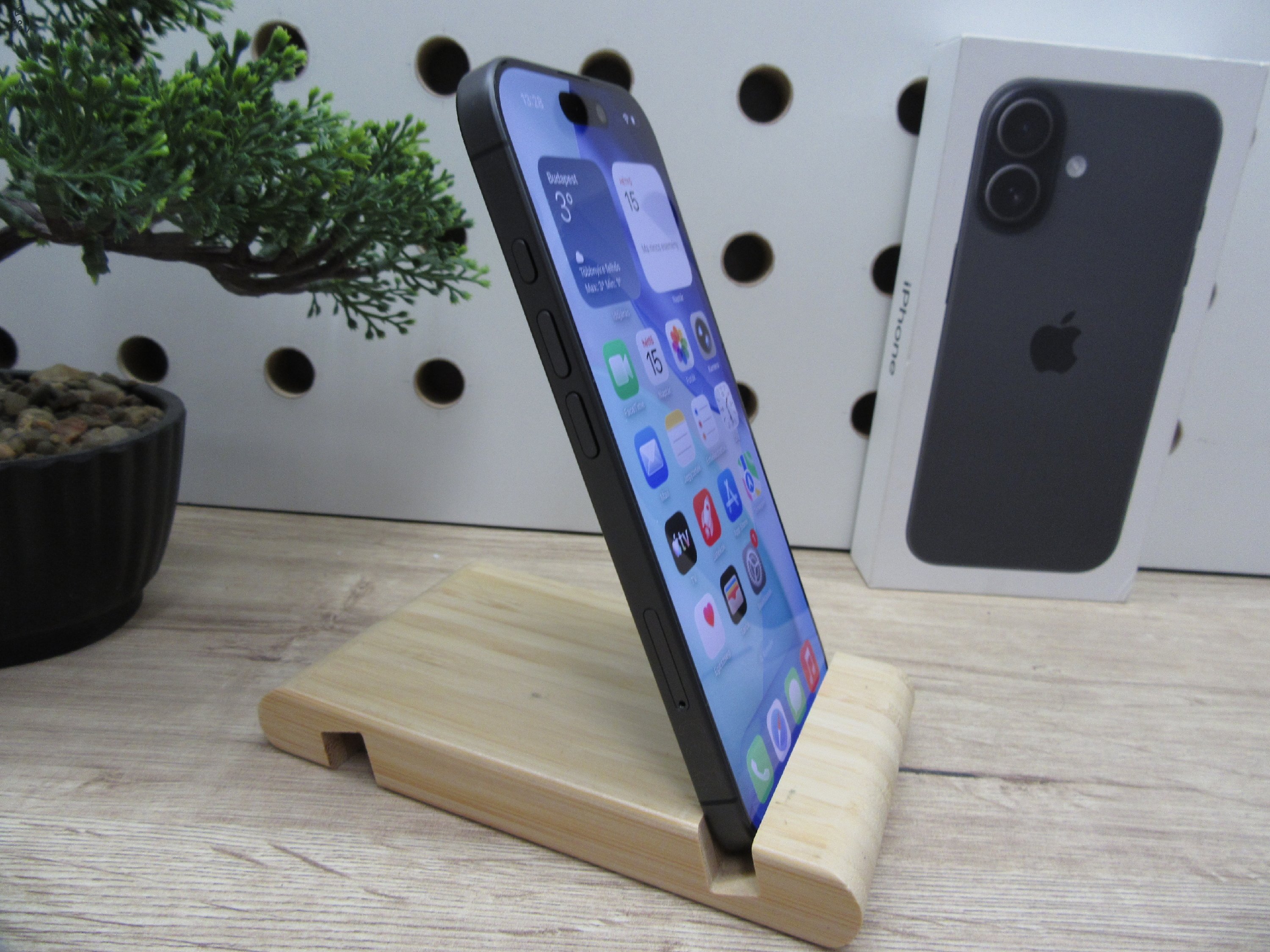 Apple iPhone 17 – Black – 256 GB – Pro kijelző, ultra éles fotók, 100% akku – Használt, újszerű – Apple garancia 2026.12.06