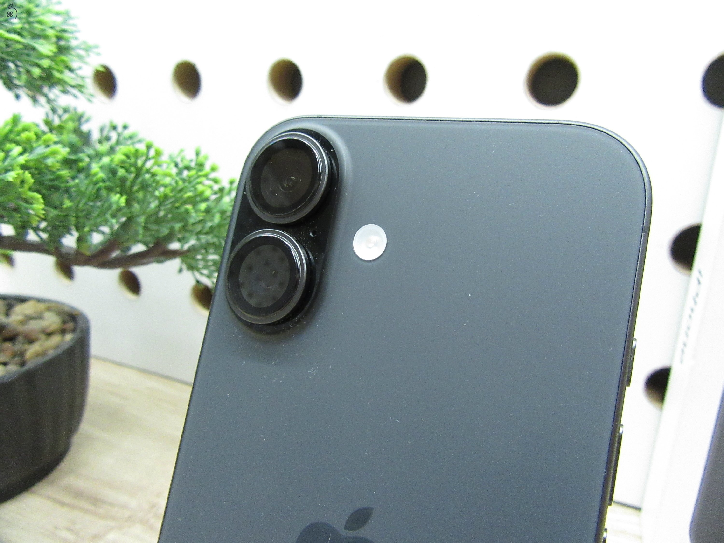 Apple iPhone 17 – Black – 256 GB – Pro kijelző, ultra éles fotók, 100% akku – Használt, újszerű – Apple garancia 2026.12.06