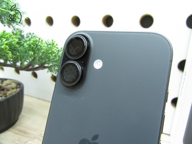 Apple iPhone 17 – Black – 256 GB – Pro kijelző, ultra éles fotók, 100% akku – Használt, újszerű – Apple garancia 2026.12.06