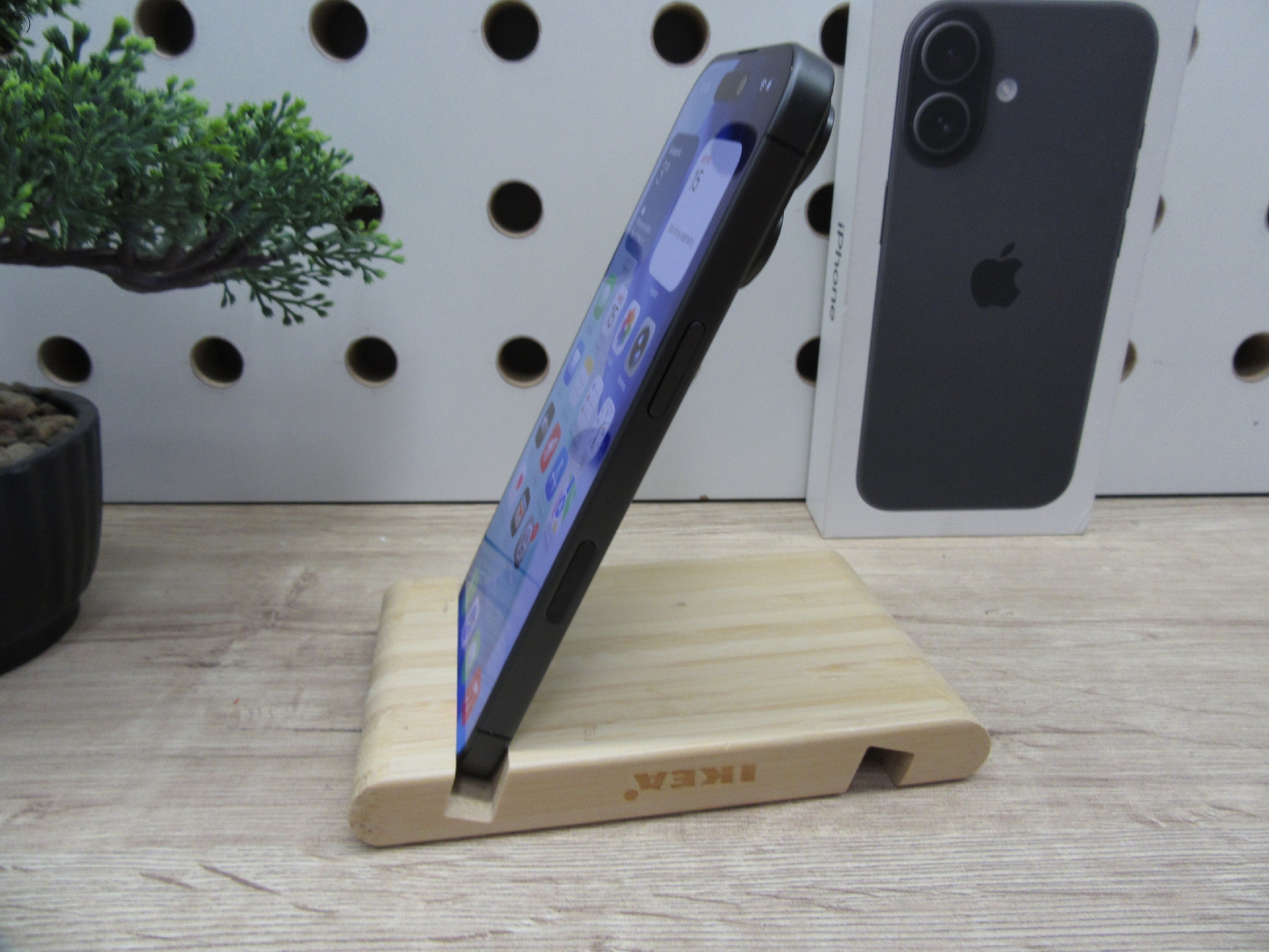 Apple iPhone 17 – Black – 256 GB – Pro kijelző, ultra éles fotók, 100% akku – Használt, újszerű – Apple garancia 2026.12.06