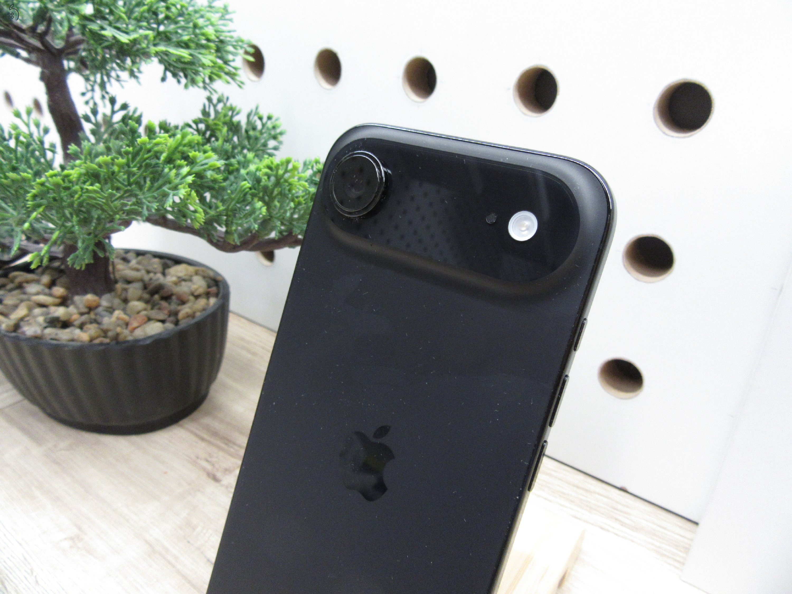 Apple iPhone Air – Space Black – 256 GB – ultrakönnyű titán, őrületesen vékony – Használt, újszerű – 100% akku – Garancia 2026.09.29