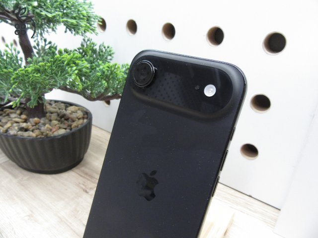 Apple iPhone Air – Space Black – 256 GB – ultrakönnyű titán, őrületesen vékony – Használt, újszerű – 100% akku – Garancia 2026.09.29