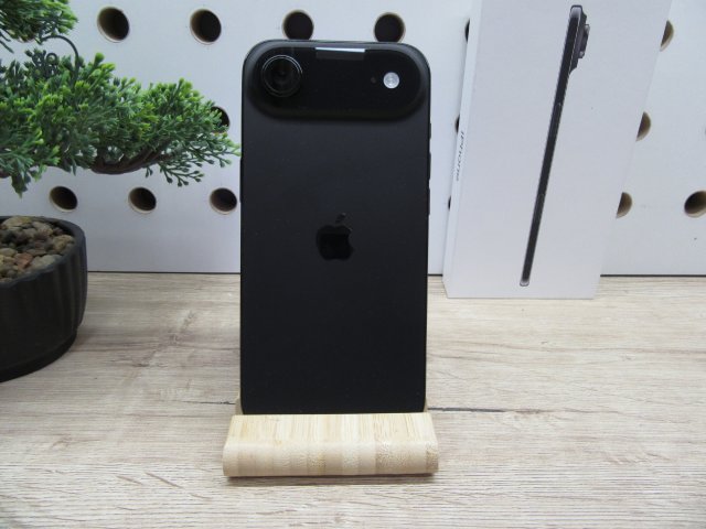 Apple iPhone Air – Space Black – 256 GB – ultrakönnyű titán, őrületesen vékony – Használt, újszerű – 100% akku – Garancia 2026.09.29