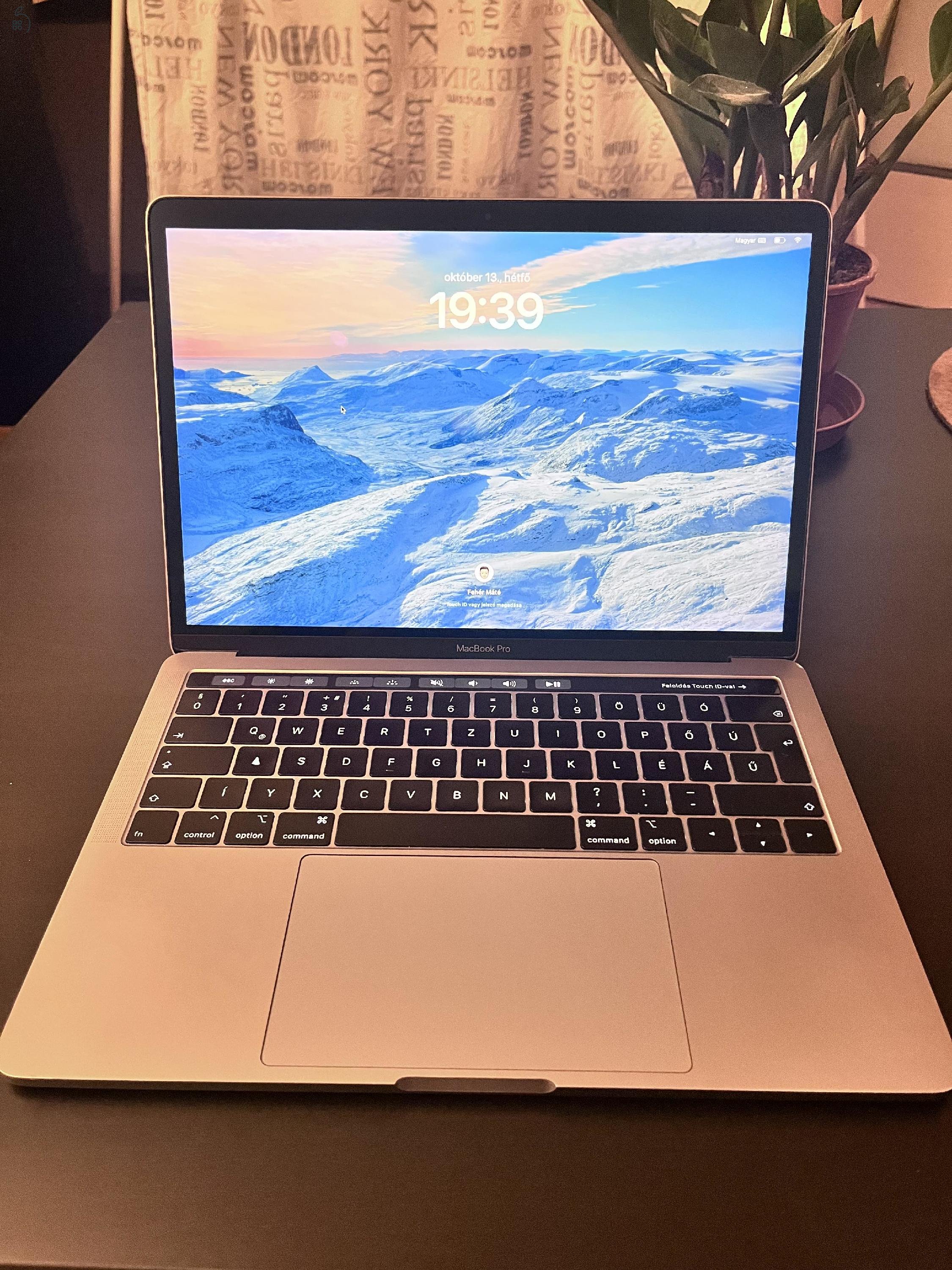 MacBook Pro / i5 2.3GHz - 4 Mag / 8GB RAM / 512GB SSD / ÚJ AKKU!