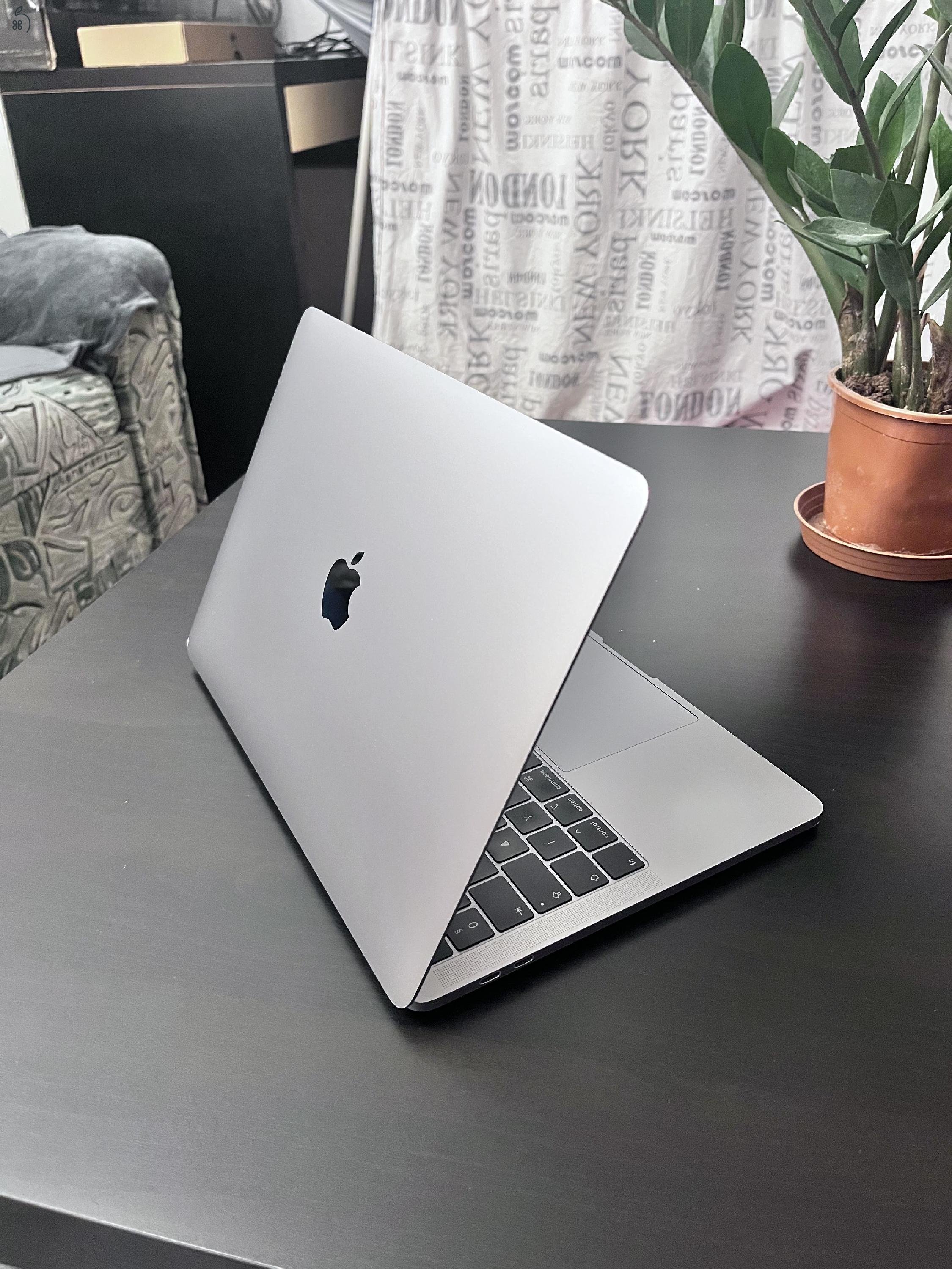 MacBook Pro / i5 2.3GHz - 4 Mag / 8GB RAM / 512GB SSD / ÚJ AKKU!