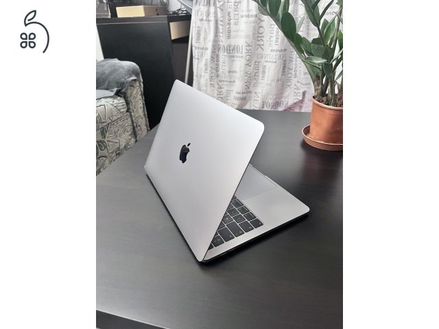 MacBook Pro / i5 2.3GHz - 4 Mag / 8GB RAM / 512GB SSD / ÚJ AKKU!