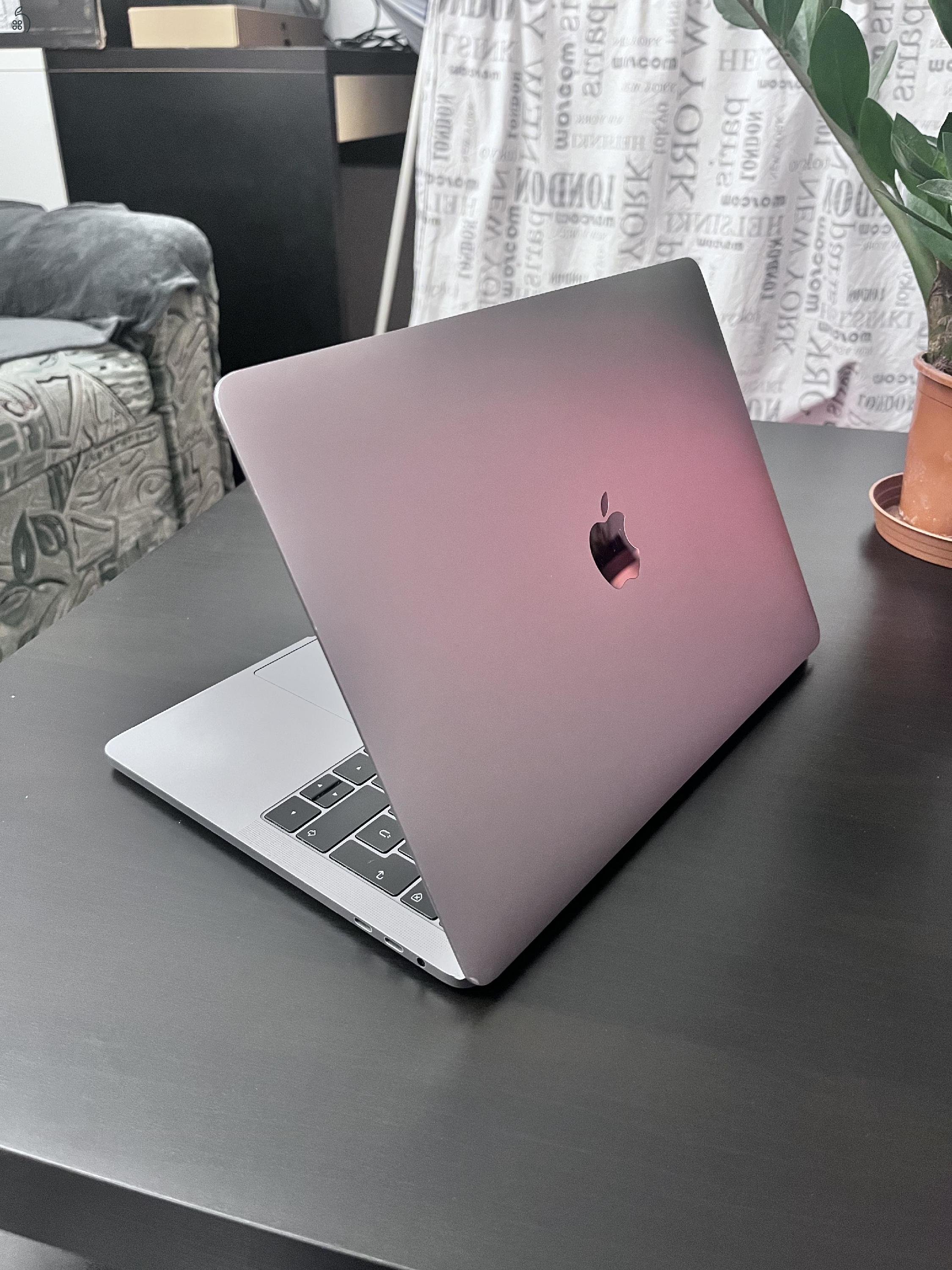 MacBook Pro / i5 2.3GHz - 4 Mag / 8GB RAM / 512GB SSD / ÚJ AKKU!