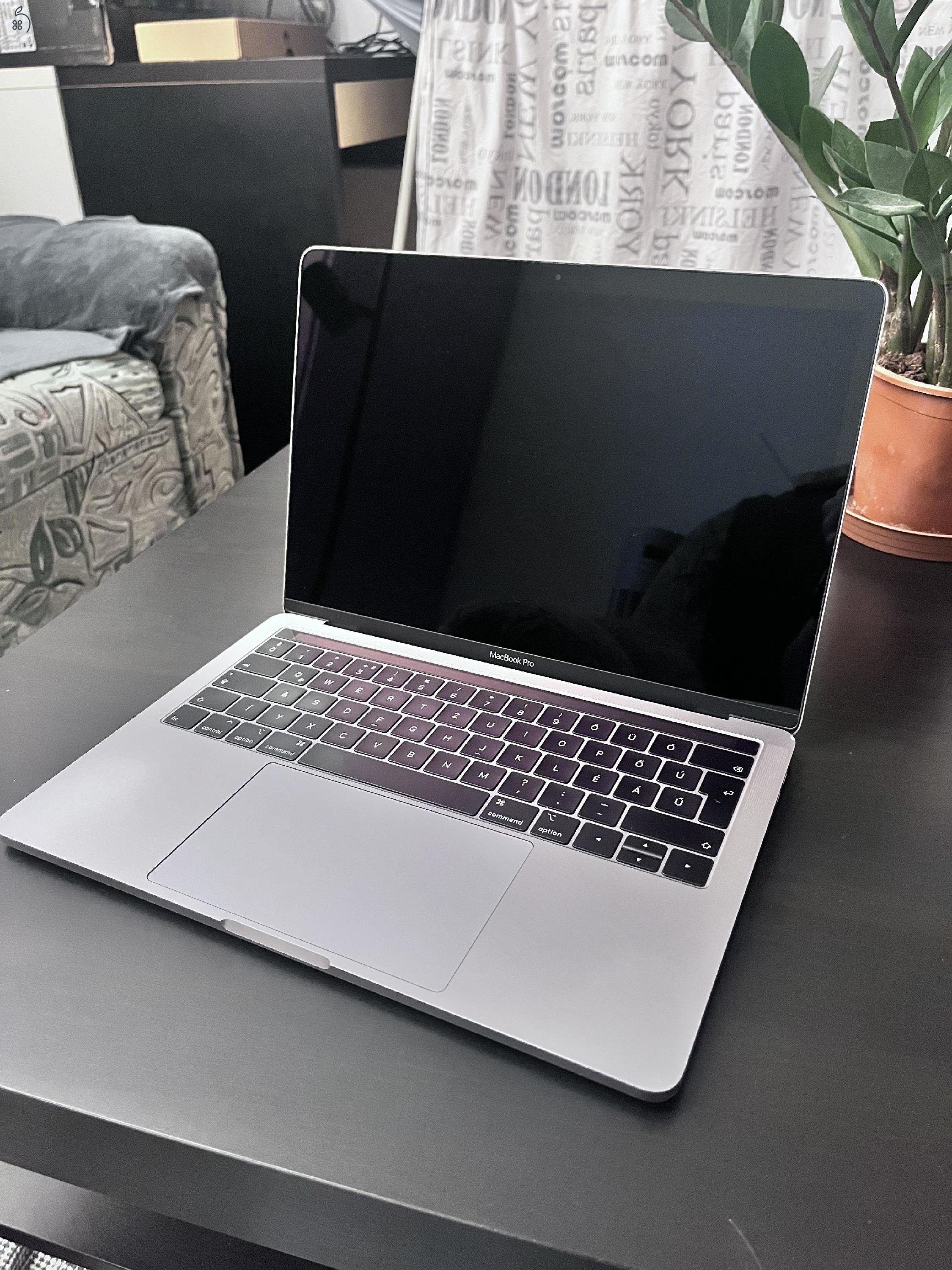 MacBook Pro / i5 2.3GHz - 4 Mag / 8GB RAM / 512GB SSD / ÚJ AKKU!