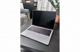 MacBook Pro / i5 2.3GHz - 4 Mag / 8GB RAM / 512GB SSD / ÚJ AKKU!