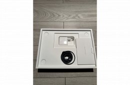 Apple MacBook Air 13,6