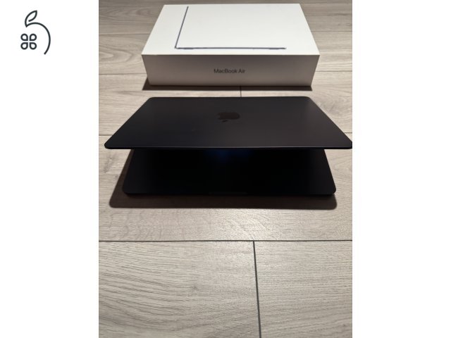 Apple MacBook Air 13,6