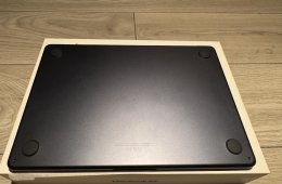 Apple MacBook Air 13,6