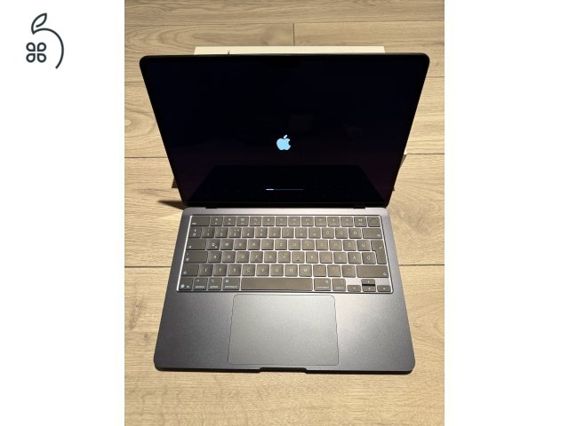 Apple MacBook Air 13,6
