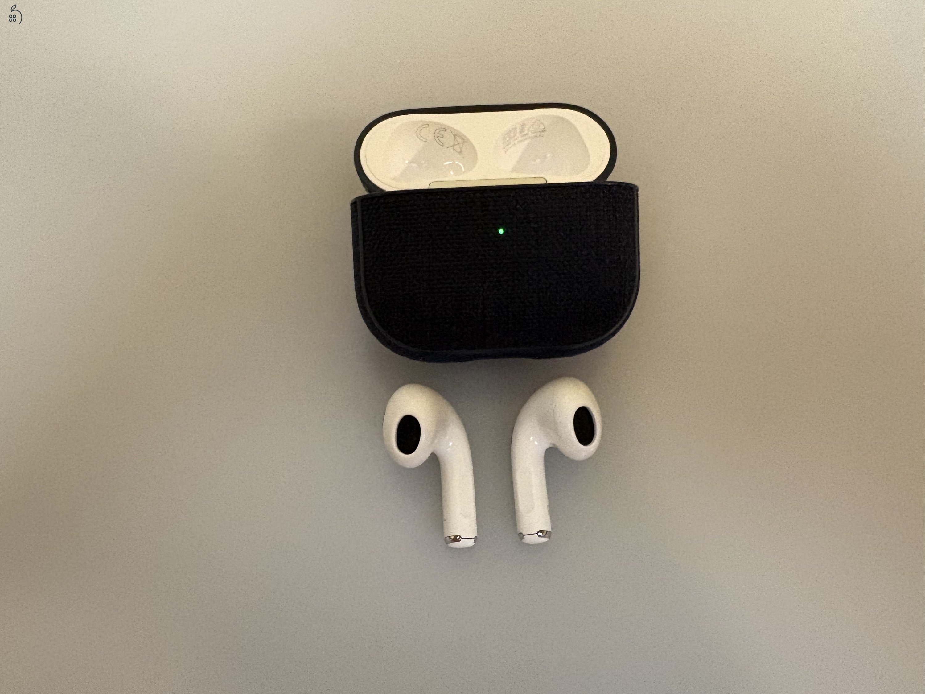 AirPods 3 hibátlan állapotban védőtokkal