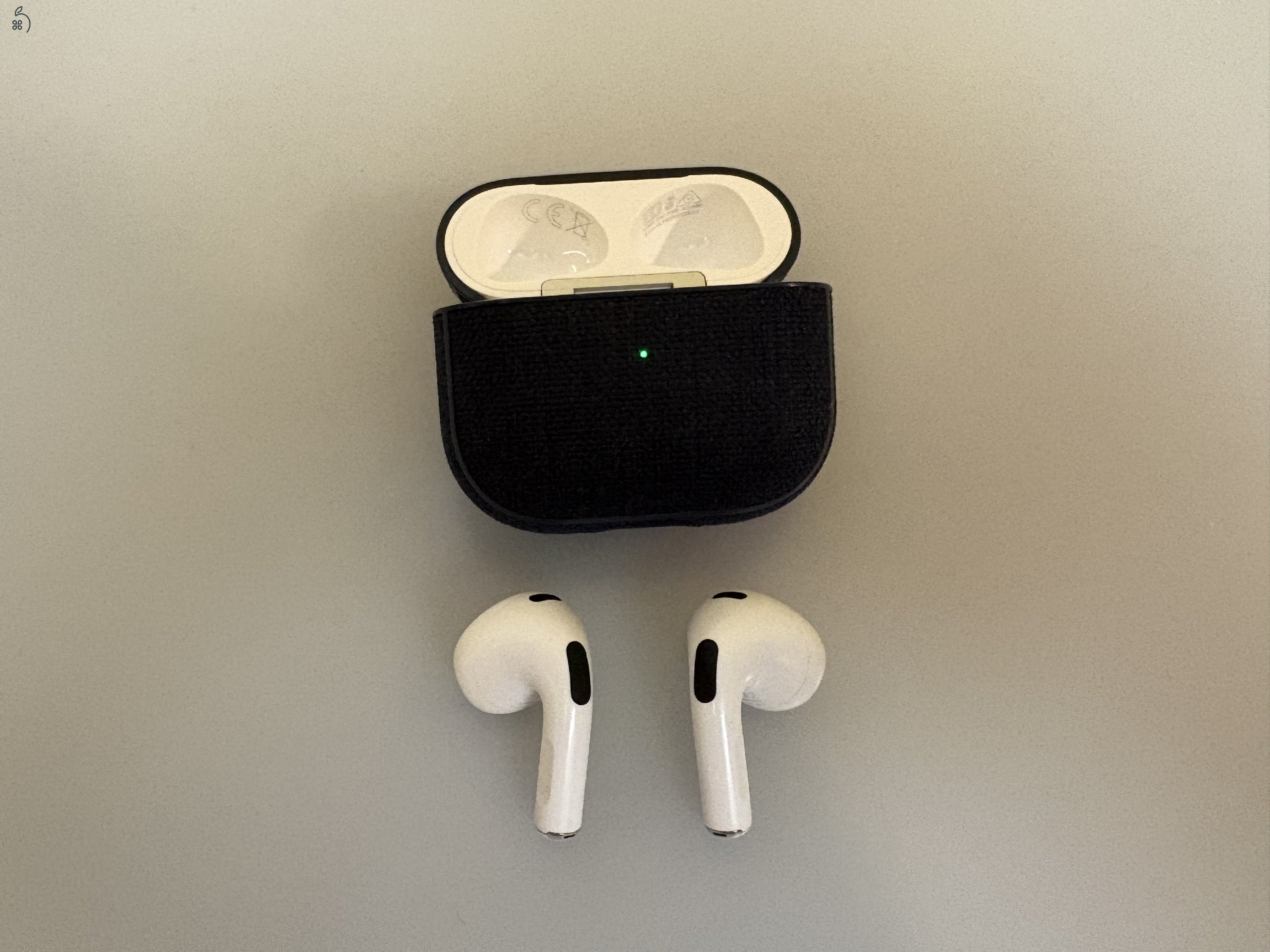 AirPods 3 hibátlan állapotban védőtokkal