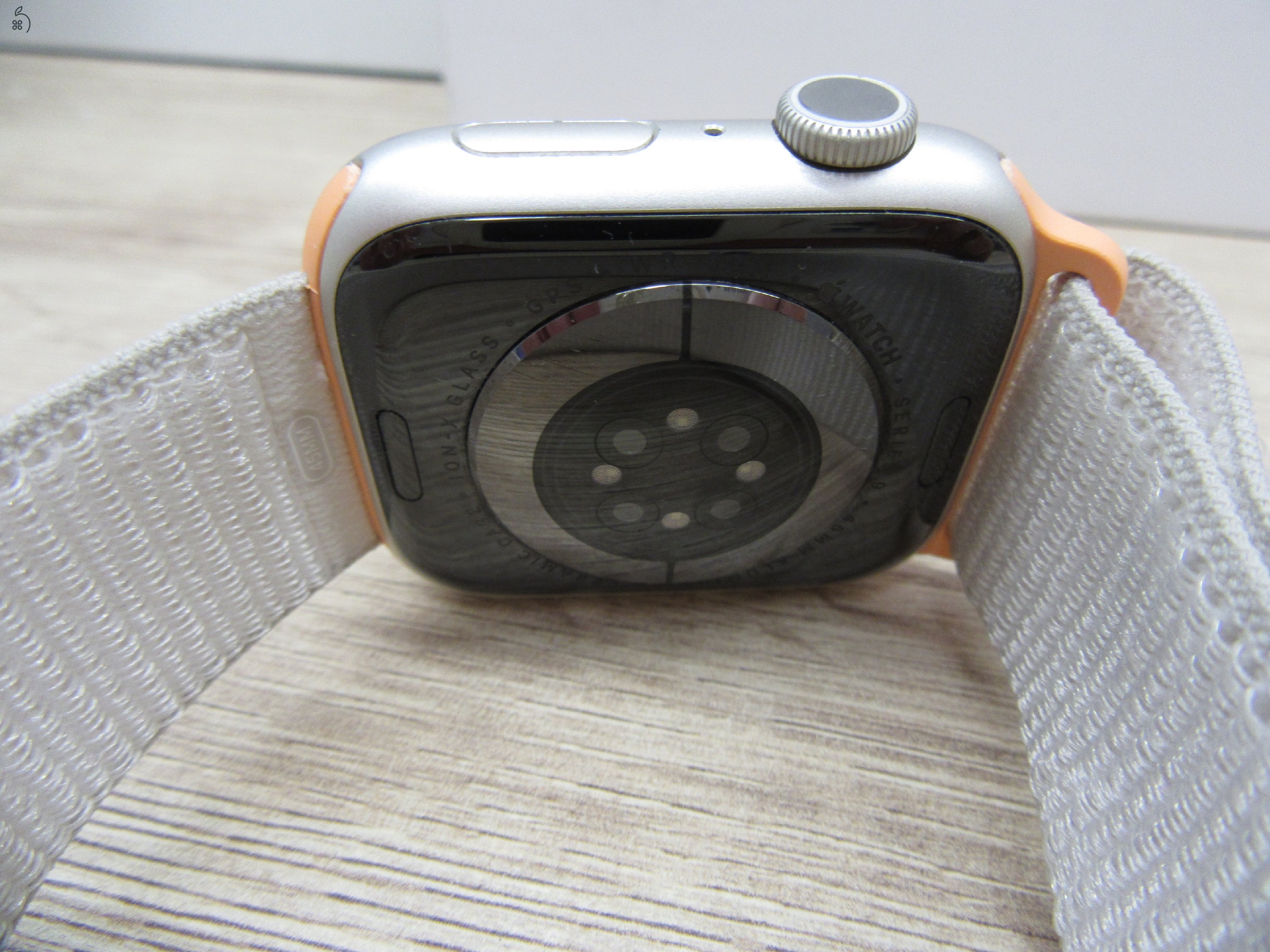 Apple Watch Series 9 – 45 mm – Nagy Always-On kijelző, S9 chip, Double Tap, gyors Siri – Használt – 3 hónap garancia