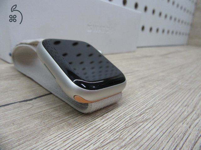 Apple Watch Series 9 – 45 mm – Nagy Always-On kijelző, S9 chip, Double Tap, gyors Siri – Használt – 3 hónap garancia