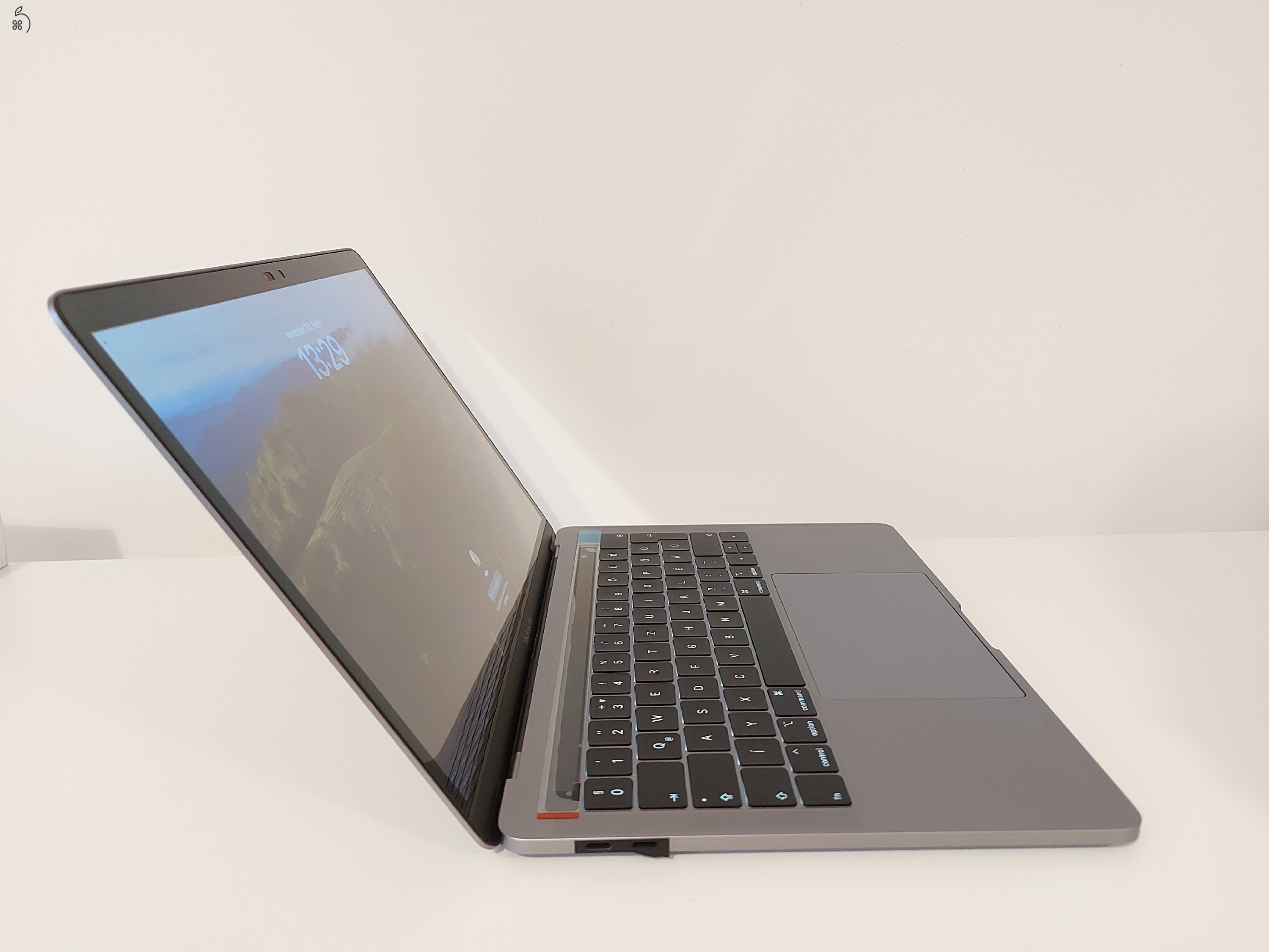  Apple MacBook Pro 13