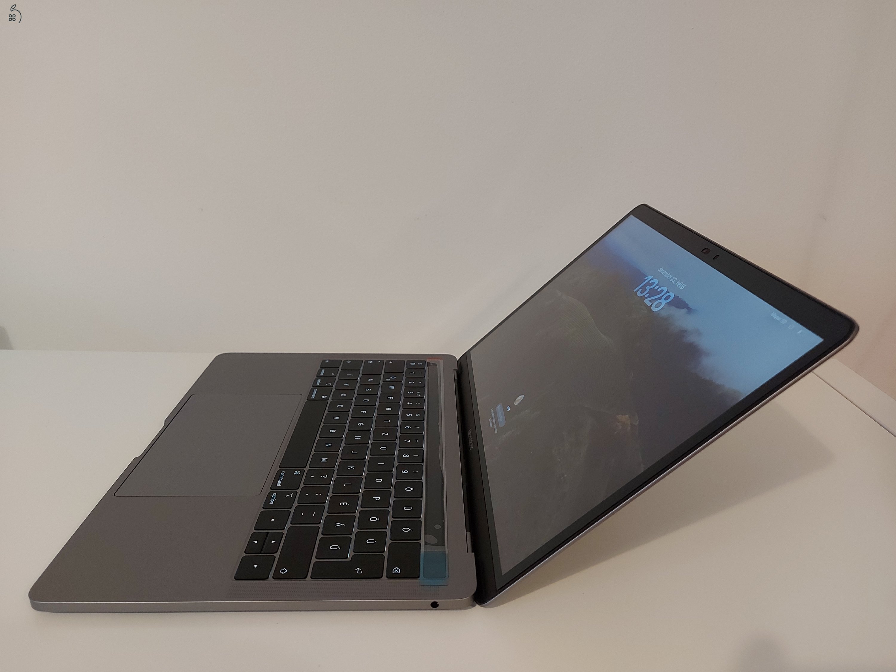  Apple MacBook Pro 13