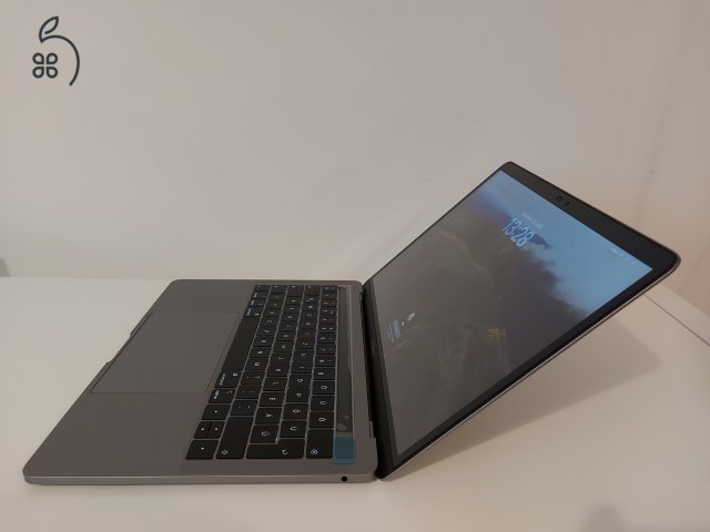 Apple MacBook Pro 13