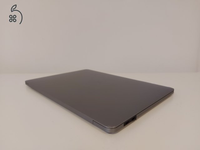  Apple MacBook Pro 13