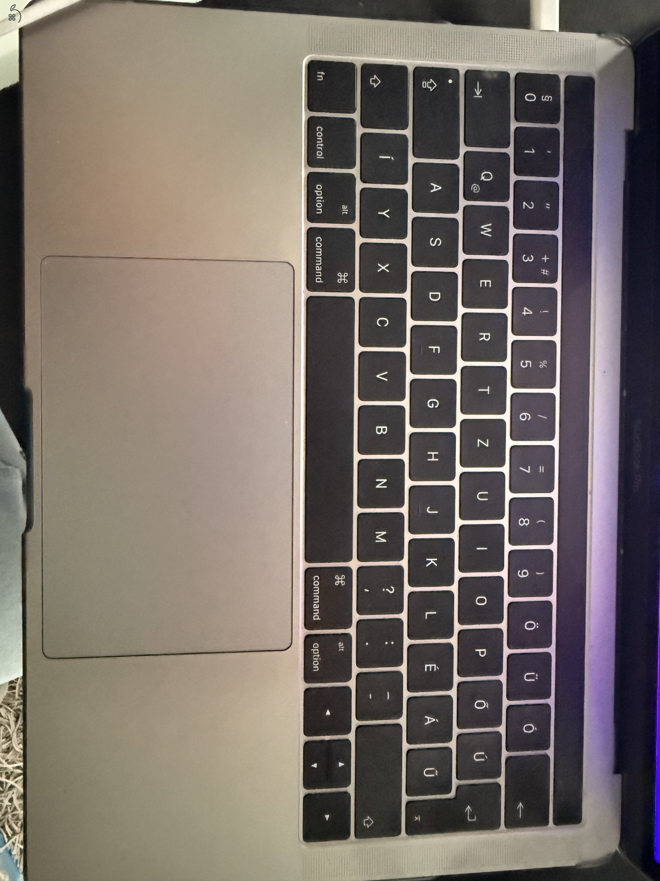 MacBook Pro 13” (2016) + Védőtok + Eredeti Csomagolás