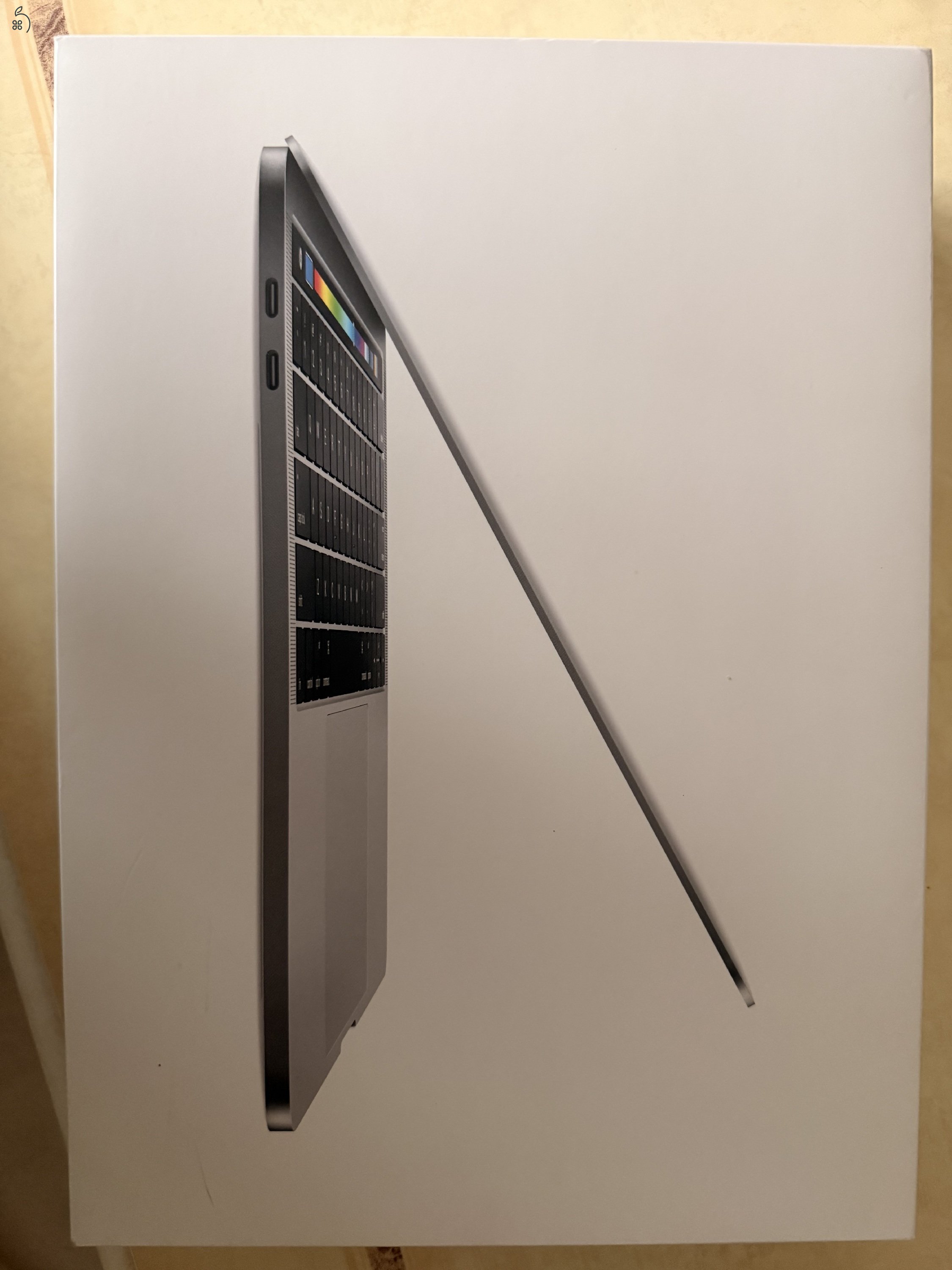 MacBook Pro 13” (2016) + Védőtok + Eredeti Csomagolás