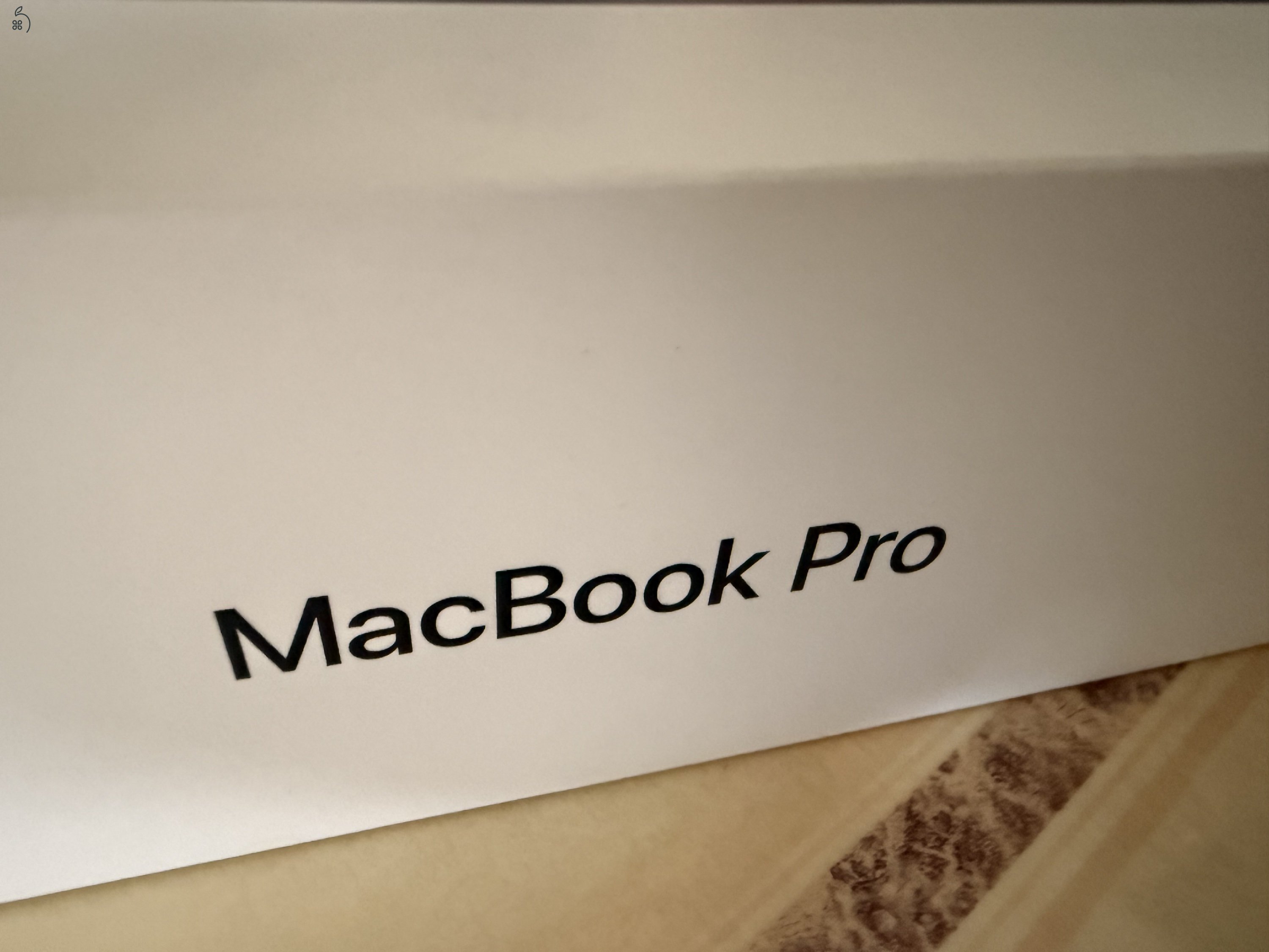 MacBook Pro 13” (2016) + Védőtok + Eredeti Csomagolás